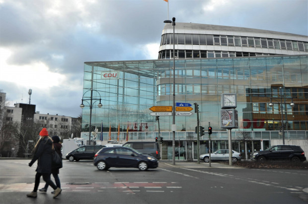 CDU bei 25%: Nach Merkels Osterdreher ist die Union weiter im Sturzflug