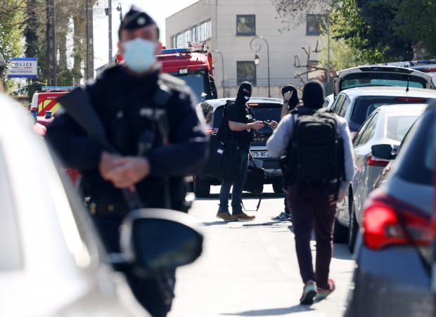 Messerattacke auf Polizeimitarbeiterin nahe Paris