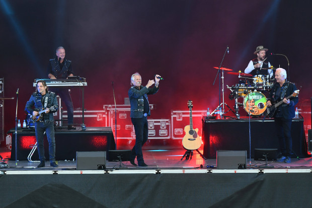 „Manchmal lernt man zu schweigen“ – Höhner werfen Gitarristen wegen abweichender Corona-Meinung raus