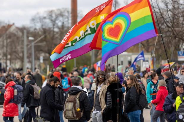 Mit Love und Peace für Freiheit und gegen Merkel