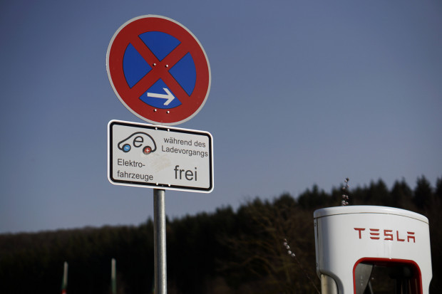 Das Ende der Verbrenner wird sichtbar – und die Elektro-Probleme offensichtlicher