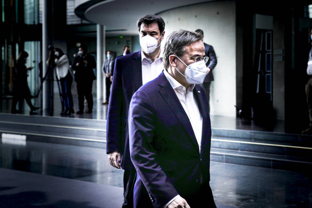 CDU-Vorstand votiert für Laschet – schwieg Merkel für Söder?