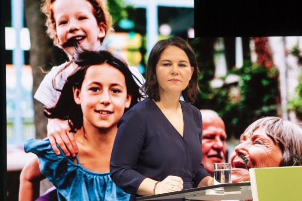 Medienjubel: Der Annalena-Express fährt ab – wer lässt sich mitreißen?