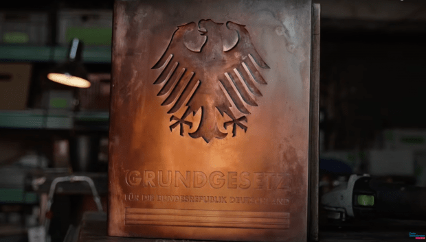 FDP im Wahlkampf: ein stählernes Grundgesetz als Mahnmal