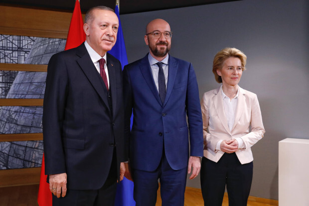 Die EU bezahlt für Erdogans »graue Pässe«