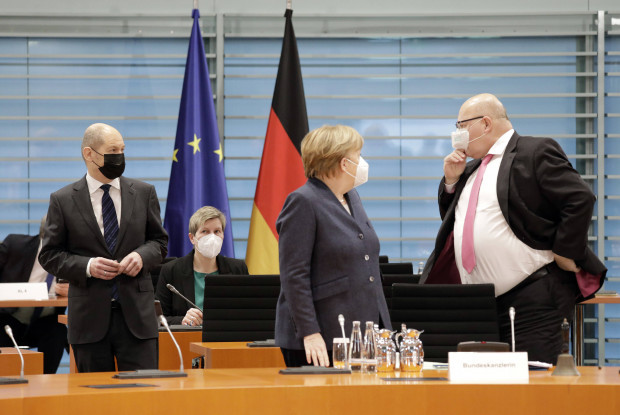 Während Viele Jobs und Existenzen verlieren: Beförderungswelle für GroKo-Beamte