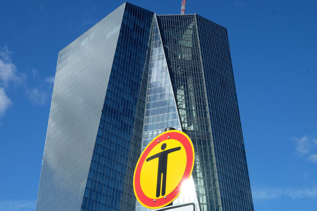 Die Liebediener – Ökonomen stützten die verharmlosenden Inflationsprognosen der EZB