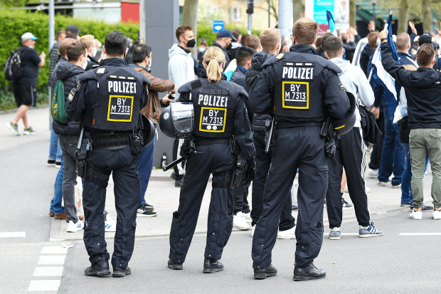 Massenrandale in München und anderen Städten