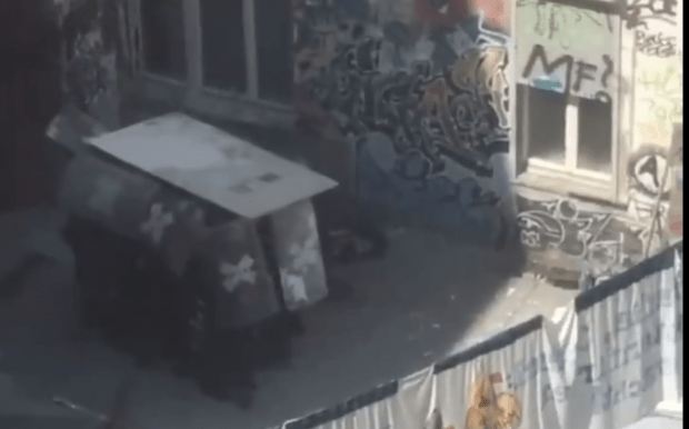 Rigaer94: Die Polizei muss in Schildkrötenformation anrücken