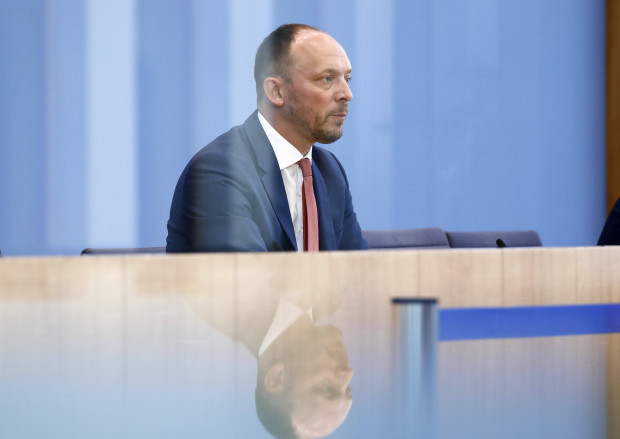 Wanderwitz‘ Rückzieher: Ein Gespräch über die Diktatur mit der Partei, die sie betrieb