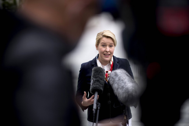 Das Giffey-und-Co-Prinzip: politische Karriere mit falschem oder gar keinem Abschluss