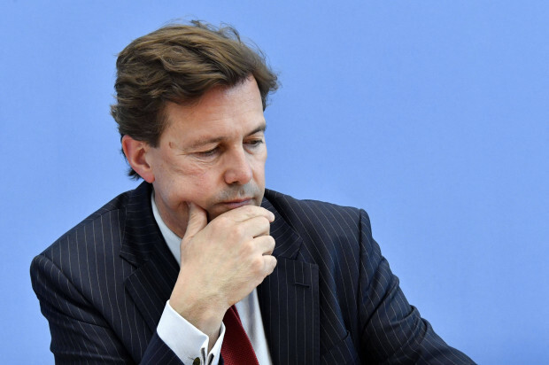 Merkel schickt Seibert vor: viele Worte, aber keines gegen den Terror