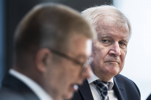 Horst Seehofer präsentiert Verfassungsschutzbericht 2020 unter Wahlkampfbedingungen