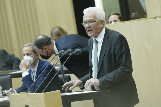 Pandemiepolitik: Winfried Kretschmann will „harte Eingriffe in Bürgerfreiheiten“