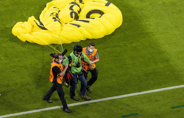 Was der Greenpeace-Flieger im Stadion hätte anrichten können