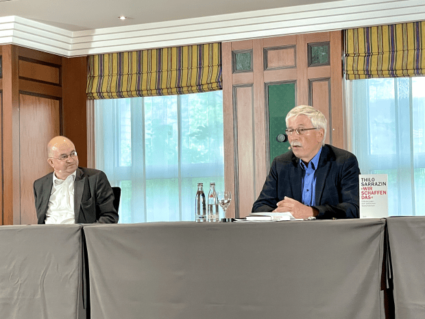 Sarrazin-Buchvorstellung in Berlin: Arnold Vaatz rechnet mit Angela Merkel ab