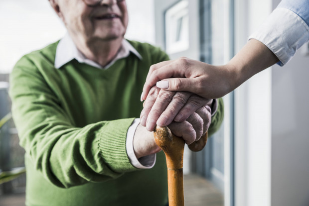 Wenn der Mindestlohn häusliche Pflege unerschwinglich macht