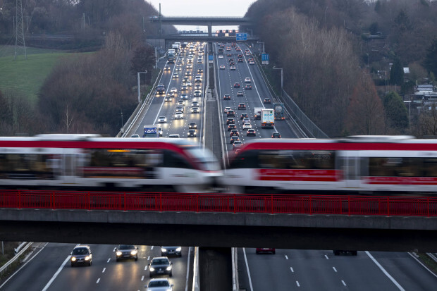 Schiene & Agitprop, Auto & Freiheit