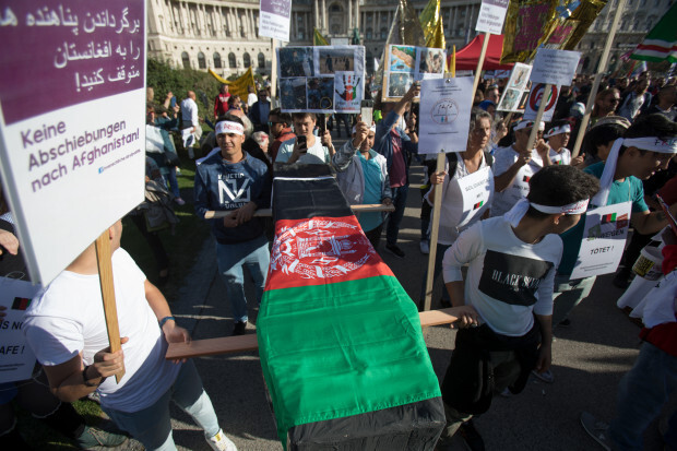 Afghanen in Europa – härtere Gesetze und Abschiebungen, anders geht es nicht