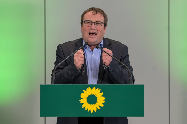 Grünen-Politiker Krischer: „Laschet-Politik“ des Abstands für Windräder „kostet Leben“