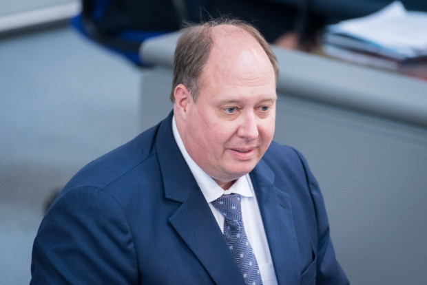 Corona-Warnsirene Braun: 100.000 Neuinfektionen jeden Tag!