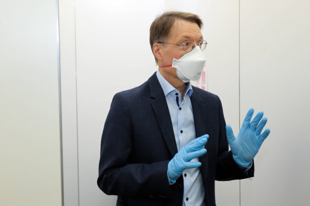 Nicht verzagen, Lauterbach fragen: „Schmutzige Impfung“ oder „saubere Infektion“