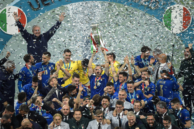 Italien 4 – England 3 – Europäische Union 0