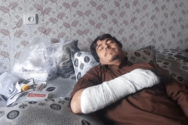 „Die pro-demokratische Bewegung wurde einfach im Stich gelassen“ – afghanischer Journalist erzählt aus Kabul