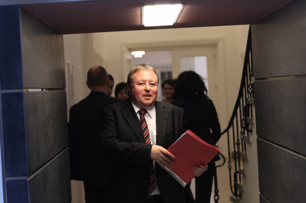 Landrat in Ahrweiler aus dem Amt gejagt