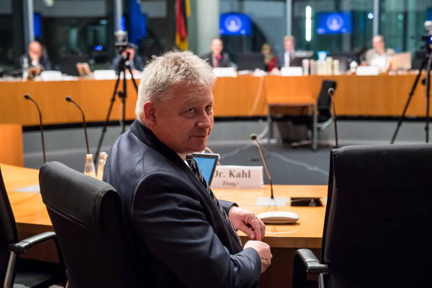 Angela Merkel will BND-Chef als Afghanistan-Sündenbock feuern