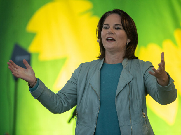 Baerbock und ein anderer Grünen-Politiker dilettieren über die Bundeswehr