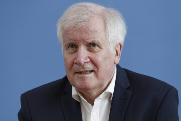 Seehofer über Afghanistan-Flüchtinge: »… bereit, dann als Deutsche alleine zu handeln«