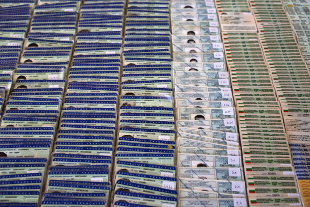 Athener Polizei hebt Schleuserbande aus: Wie kriminelle Banden die illegale Migration befördern