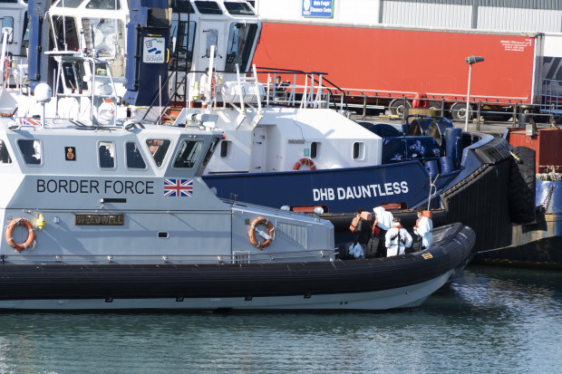 Großbritanniens Regierung möchte Migrantenboote künftig zurückweisen
