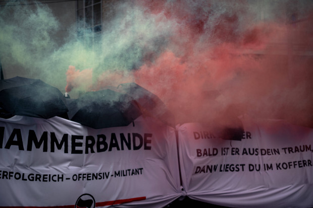 Während in Leipzig der Linksextremismus wütet, wird er im Triell ignoriert