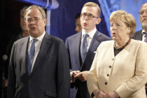 Die Kanzlerin im Regen