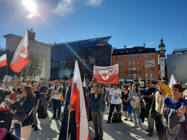 Covid-Maßnahmen: Menschen demonstrieren, Medien schauen weg