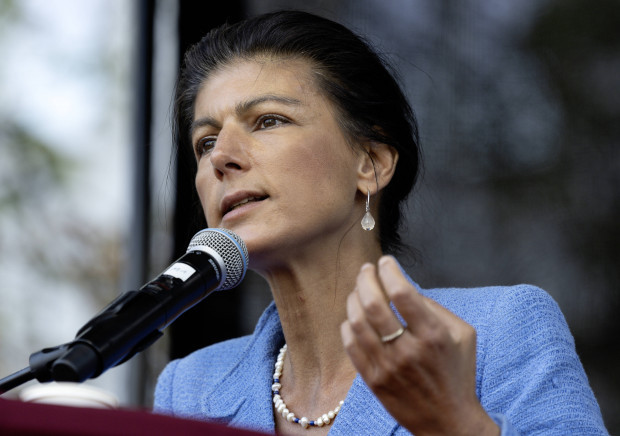 Nach Impf-Aussagen: Die eigene Partei fällt über Sahra Wagenknecht her
