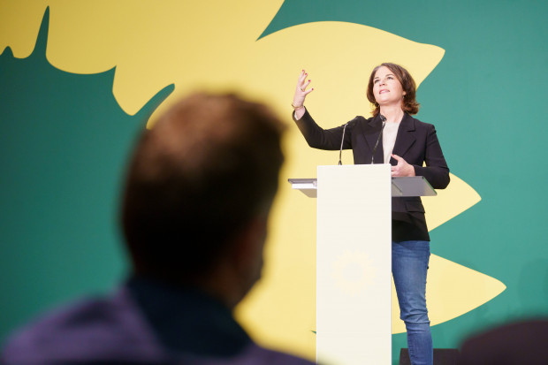 Baerbock fordert die Abschaffung der Gewaltenteilung und eine oberste Klima-Instanz