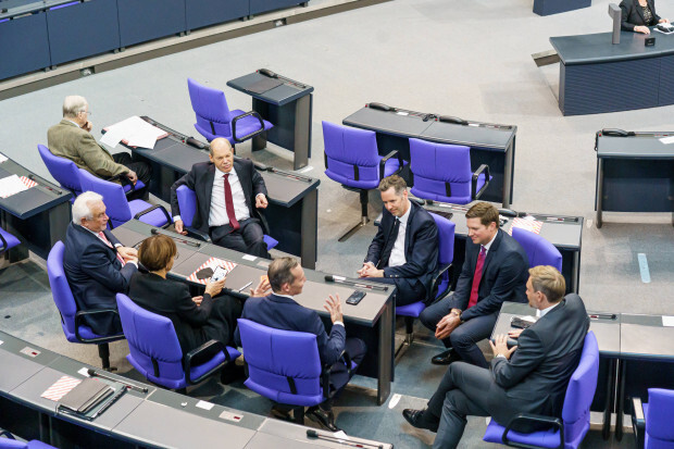 Corona-Gesetzentwurf: Ampel scheint Merkel die Lockdown-Suppe zu versalzen