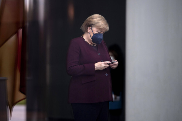 „Dosvedanja Angela!“ Putin hat Merkel eiskalt abserviert
