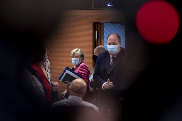 Merkels stiller Kampf um die Posten