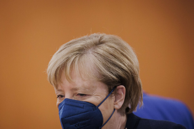 Merkel bittet Putin um Hilfe: Deutschland zeigt sich erpressbar