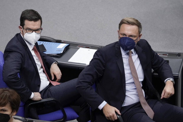 Die FDP lehnt eine Corona-Impfpflicht für bestimmte Gruppen nicht mehr eindeutig ab