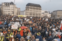 Tausende demonstrieren in ganz Deutschland gegen die Impfpflicht – Polizei löst Kundgebungen auf