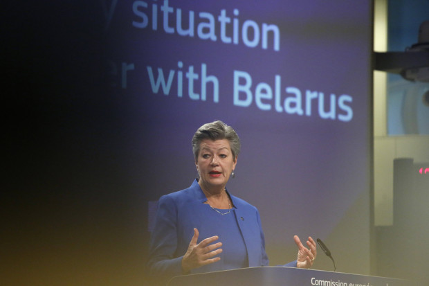 EU-Kommission erlaubt Verlängerung der Asylverfahren – Polen fordert deren Aussetzung