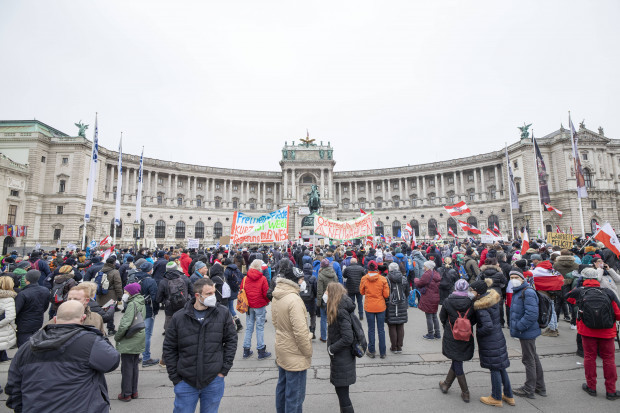 Massive Proteste gegen Impfpflicht in Wien
