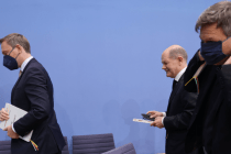 Die Ampel blinkt und signalisiert erschreckende Realititätsverweigerung