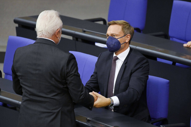 Kubickis Kapriole: FDP-Politiker erinnern sich, dass sie die Impfpflicht ablehnen