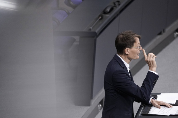 Am deutschen Pandemiewesen soll die ganze Welt genesen